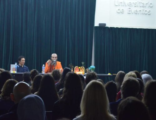 Swami Satyananda Saraswati intervé en vàries universitats argentines