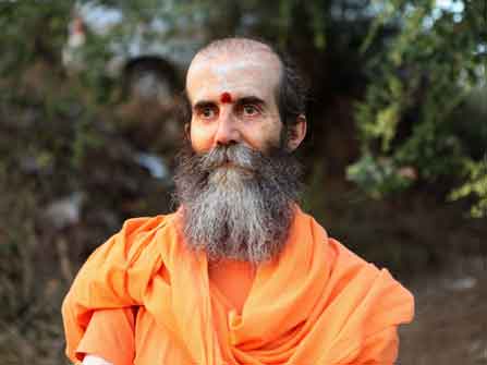 Levando-Anclas-Swami-Satyanda-Saraswati-maestro-de-la-religion-hinduista